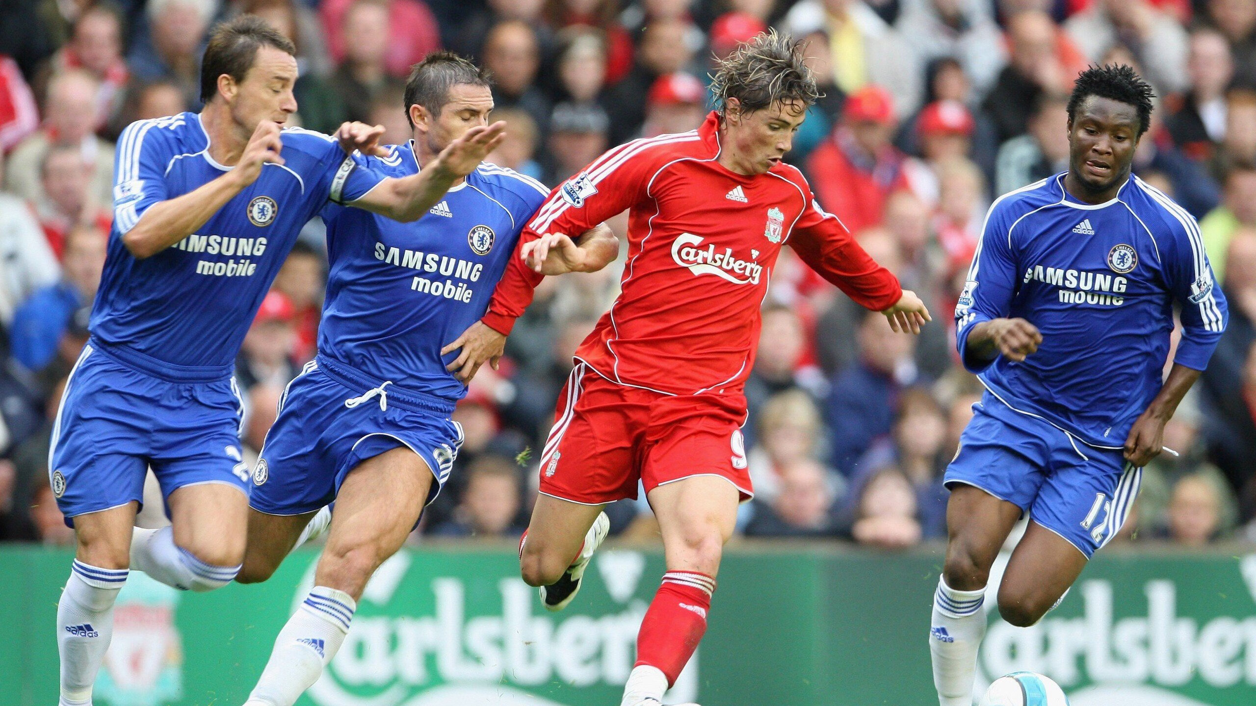 _极地冰泳赛事：在极寒中感受运动魅力_，极地冰屋图片