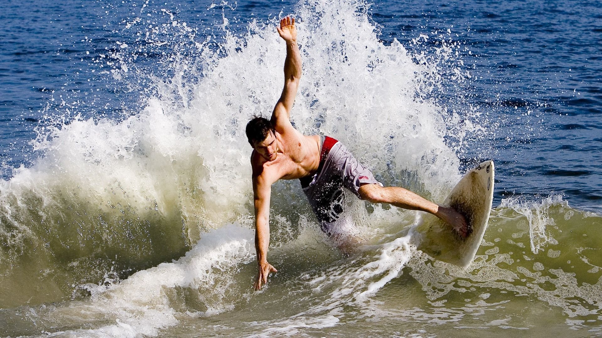 简：爆发性速度和精准技术让全黑队进攻更具威胁